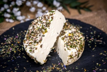 BIO Čerstvý sýr s bylinkami  - měkký plnotučný nezrající sýr