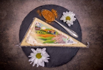 BIO Gurmánský sýr Čarodějka  - plnotučný, tvrdý, zrající sýr
