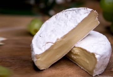 BIO Sýr s bílou plísní  - poloměkký plnotučný, zrající sýr